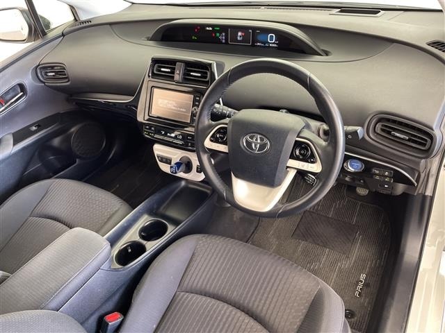 Toyota PRIUS 2017 8060120-2