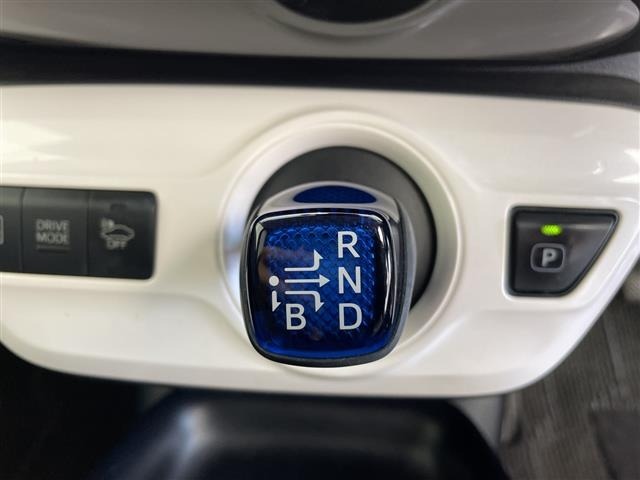 Toyota PRIUS 2017 8060120-7