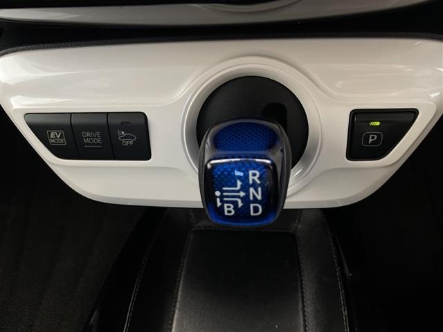 Toyota PRIUS 2017 8060160-13