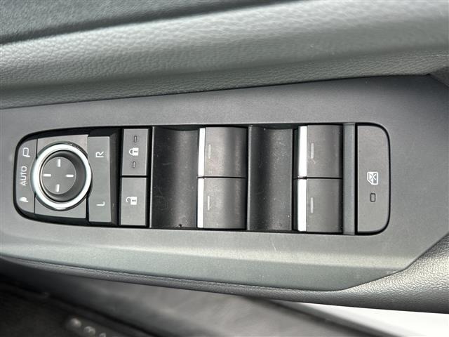 Toyota PRIUS 2023 8060175-11