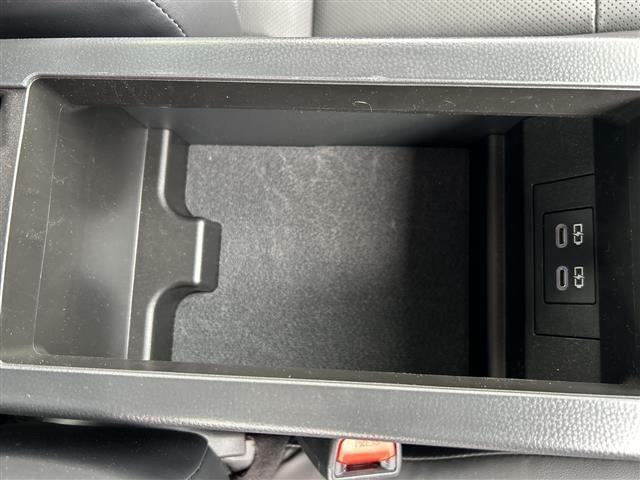 Toyota PRIUS 2023 8060175-12