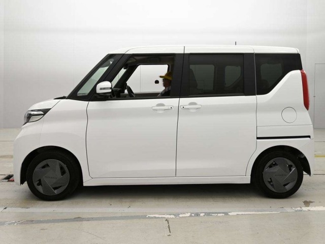 Nissan ROOX 2025 8052382-4