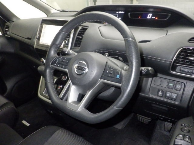 Nissan SERENA 2017 8061012-3