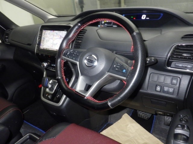 Nissan SERENA 2018 8061013-3