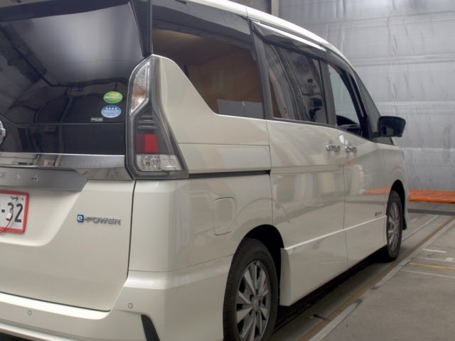 Nissan SERENA 2018 8061013-5