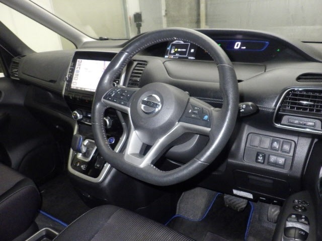 Nissan SERENA 2018 8061015-3
