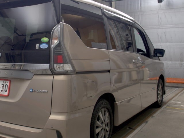 Nissan SERENA 2018 8061015-5