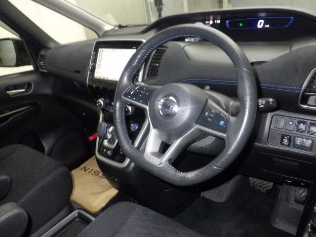 Nissan SERENA 2018 8061016-3