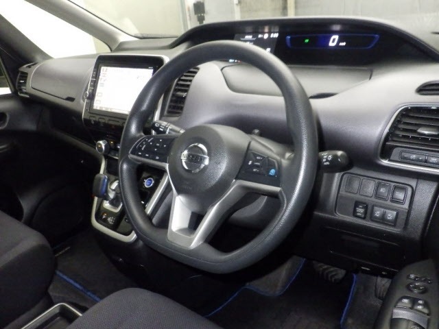 Nissan SERENA 2018 8061017-3