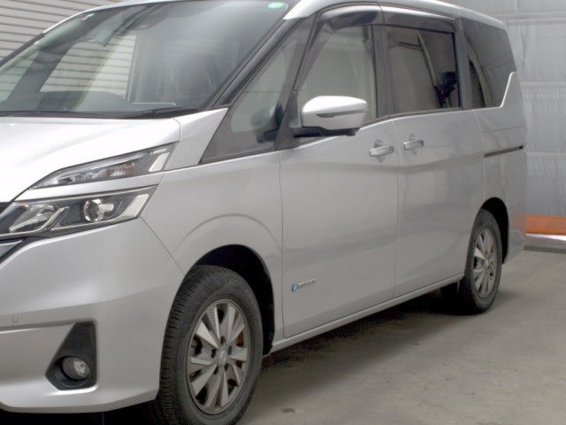 Nissan SERENA 2018 8061017-4