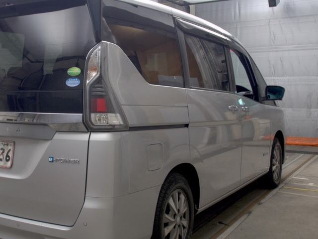 Nissan SERENA 2018 8061017-5