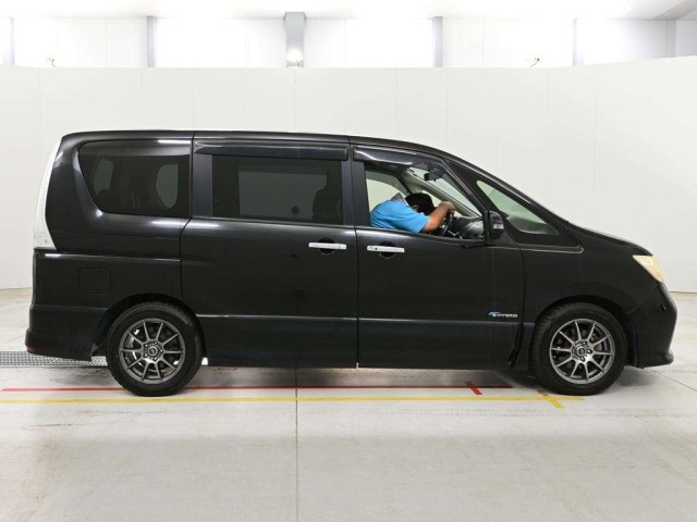 Nissan SERENA 2013 8061036-3
