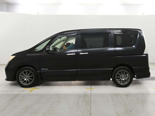Nissan SERENA 2013 8061036-4