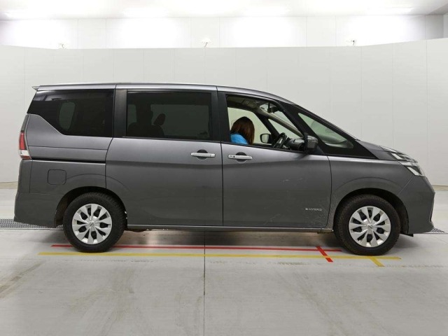 Nissan SERENA 2022 8061044-3