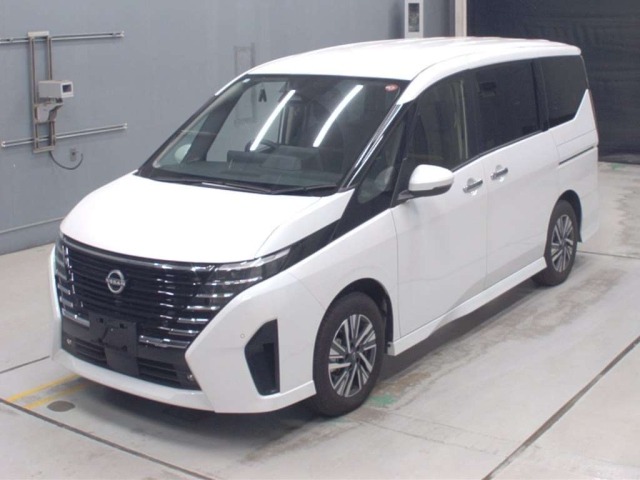 Nissan SERENA 2023 8061045-0
