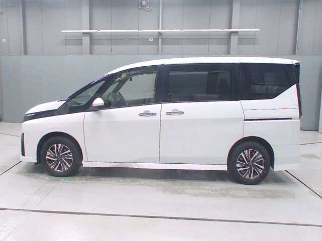 Nissan SERENA 2023 8061045-4