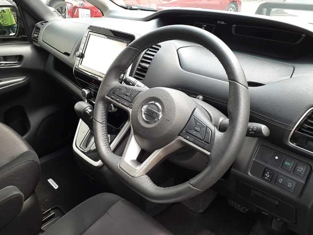 Nissan SERENA 2018 8061046-7
