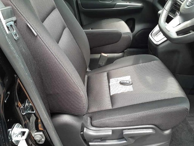 Nissan SERENA 2018 8061046-8