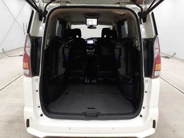 Nissan SERENA 2017 8061053-11