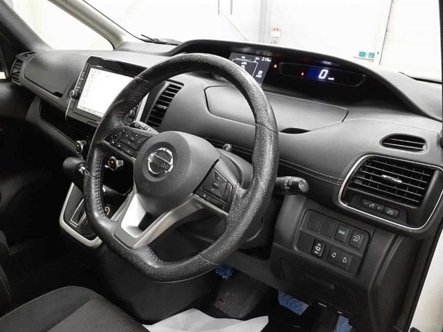 Nissan SERENA 2017 8061053-7