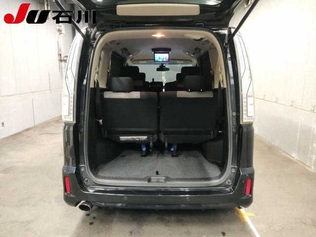 Nissan SERENA 2014 8061100-6