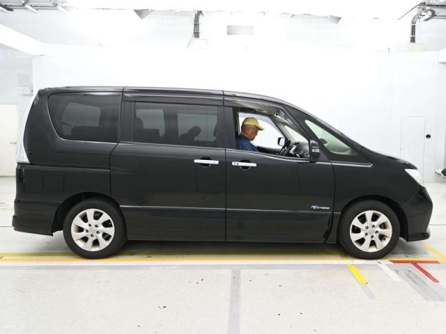 Nissan SERENA 2013 8061139-3