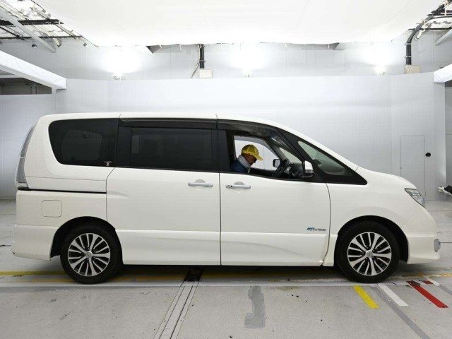 Nissan SERENA 2015 8061141-3