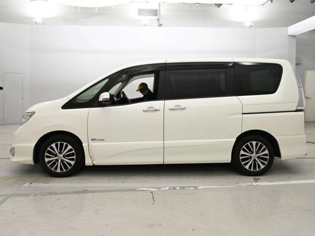 Nissan SERENA 2015 8061141-4