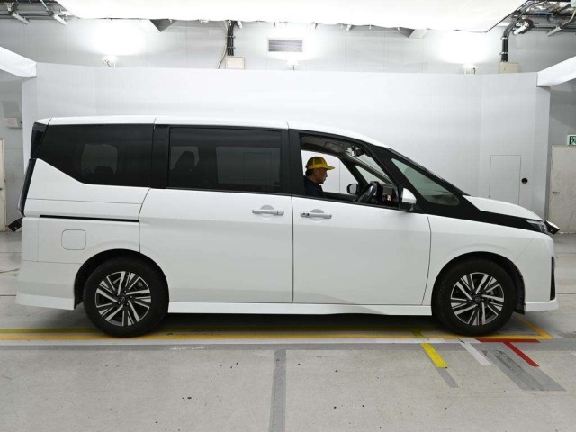 Nissan SERENA 2024 8061162-3