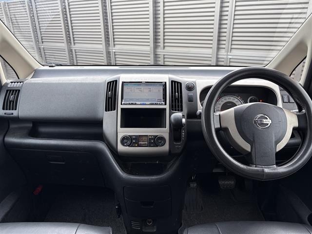Nissan SERENA 2007 8061901-15