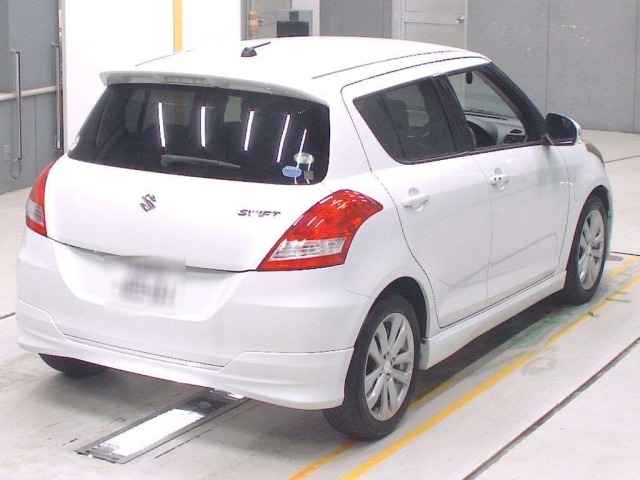 Suzuki SWIFT 2013 8052575-1