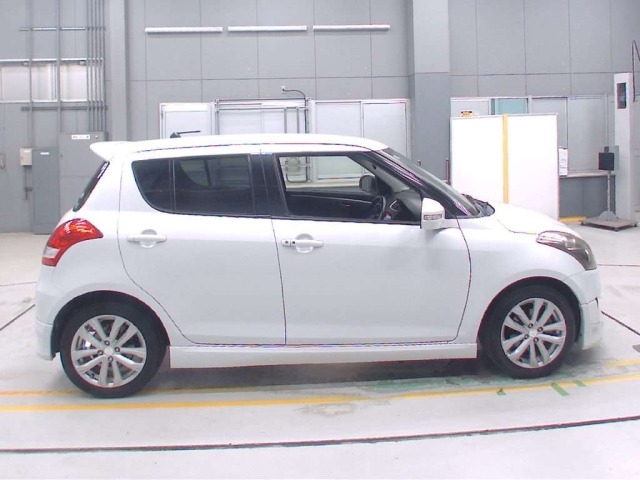 Suzuki SWIFT 2013 8052575-3