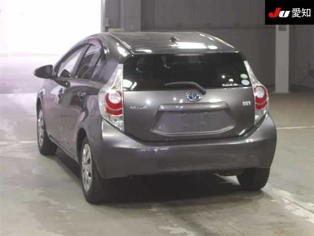 Toyota AQUA 2013 8076831-1