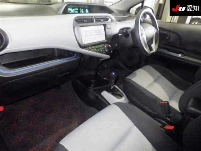 Toyota AQUA 2013 8076831-3