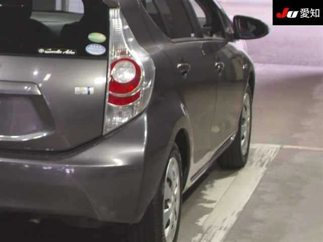 Toyota AQUA 2013 8076831-8