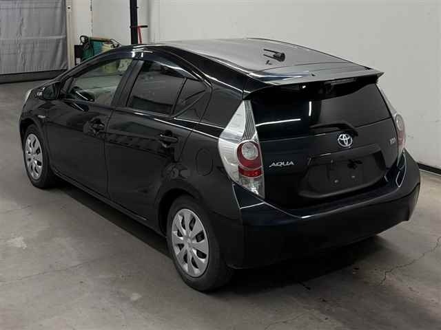 Toyota AQUA 2014 8076837-1