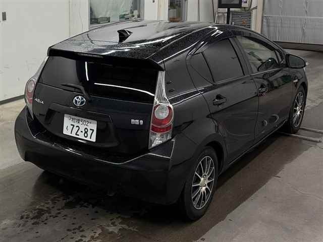 Toyota AQUA 2013 8076849-5