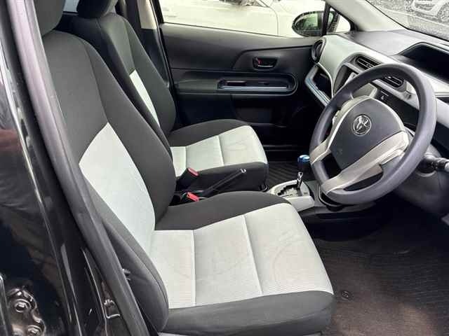 Toyota AQUA 2013 8076849-7