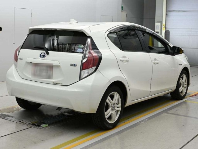 Toyota AQUA 2015 8076870-1