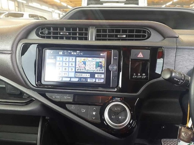 Toyota AQUA 2015 8076870-12