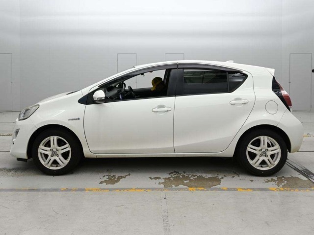Toyota AQUA 2015 8076870-4