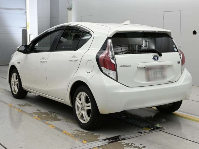 Toyota AQUA 2015 8076870-6