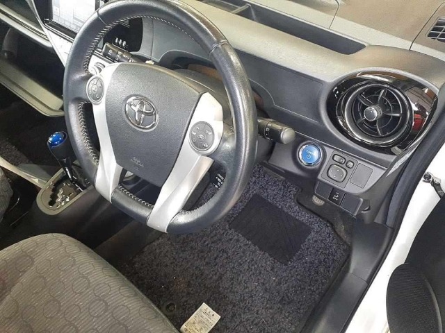 Toyota AQUA 2015 8076870-9