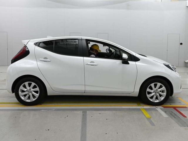 Toyota AQUA 2025 8076888-3