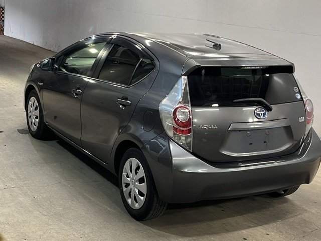 Toyota AQUA 2012 8076896-1
