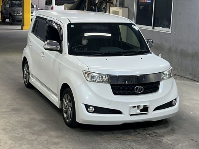 Toyota BB 2014 8064399-4