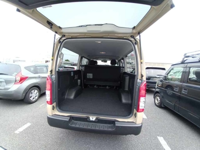 Toyota HIACE VAN 2026 8063764-11