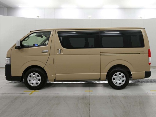 Toyota HIACE VAN 2026 8063764-4
