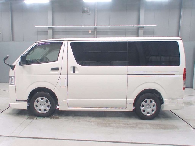 Toyota HIACE VAN 2025 8063772-4