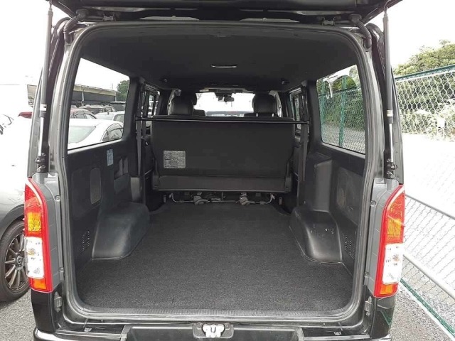 Toyota HIACE VAN 2022 8063774-10
